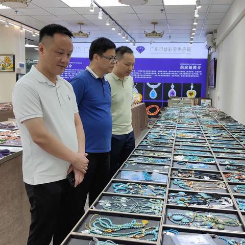 县工商联走进直播基地调研