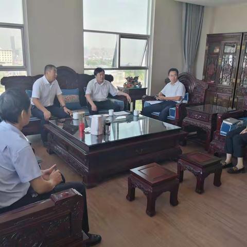 深入商贸企业调研，宣传服务惠企政策