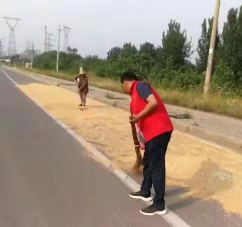 区白龟湖事务综合服务中心助力保卫复审工作