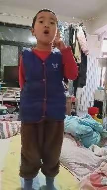 我是全新幼儿园，中一班的小朋友艾梦涛，我给大家带来的作品是《妈妈的爱》，如果大家喜欢我，请把掌声送给我！