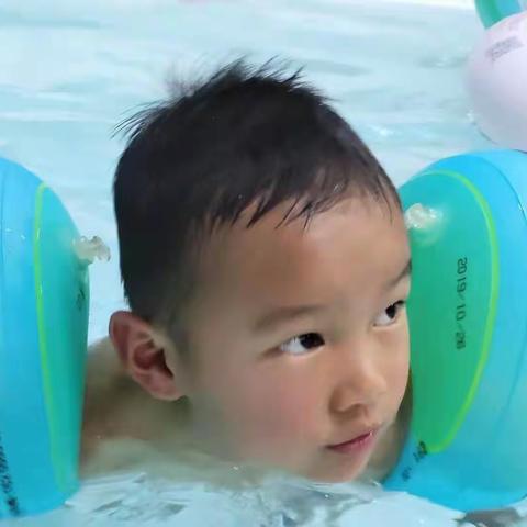 “我运动，我快乐”卓尔幼儿园小班，张峻源小朋友的快乐假期之运动篇～