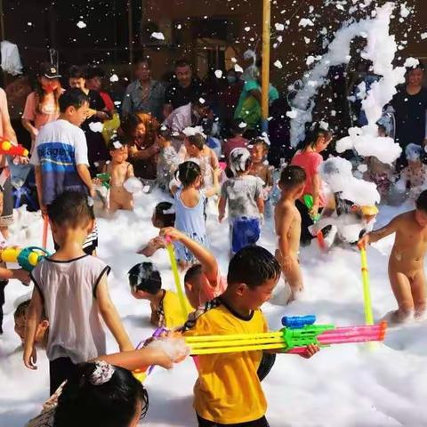 天才宝贝幼儿园——“激情一下，清凉一夏”水枪大作战