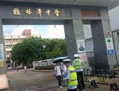 桂林洋交警中队深入校园及企业开展交通安全宣传及交通隐患排查工作