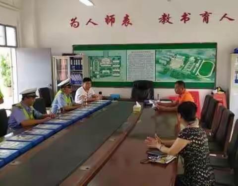 海口市公安局交警支队美兰大队桂林洋中队深入校园及企业开展交通安全宣传及交通隐患排查工作