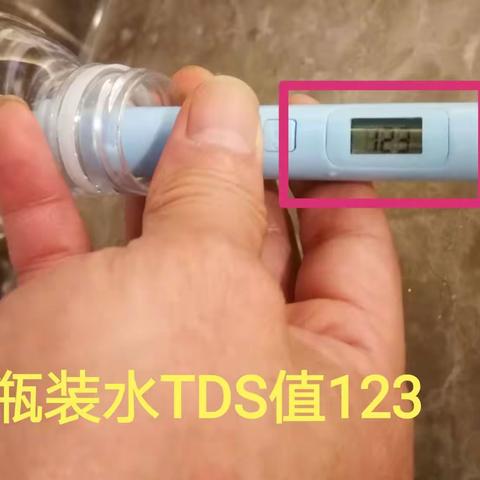 所谓TDS，其实是英文名称Total Dissolved Solids的缩写，意思是水中溶解性固体总量，它表明1升水中溶有多少毫，