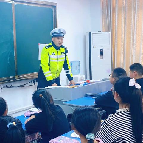 【宿迁市实验小学100+22】道路千万条，安全第一条——市实小北校区四（13）班智慧家长进课堂活动