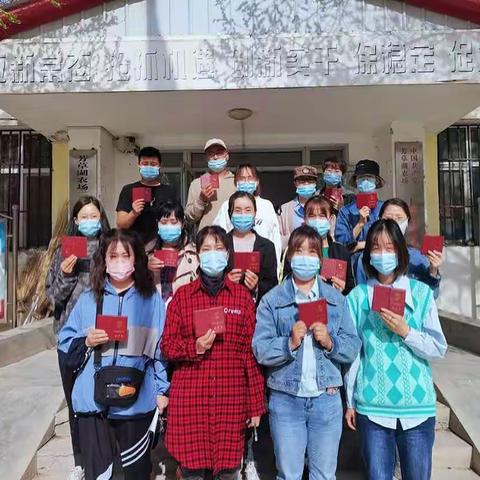 芳草湖农场二十九连工会组织新职工开展集中入会活动