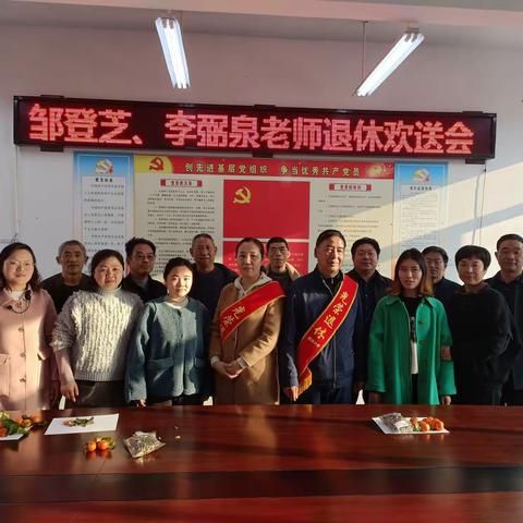 倾尽丹心育桃李，奉献韶华铸师魂