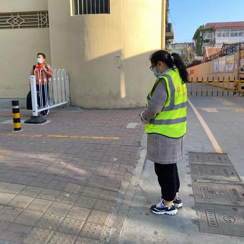 临沂四小三年级七班“爱心护学岗❤️温暖伴童行”