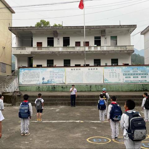 沿红色足迹 融红色基因——罗坊中心小学开展红色研学活动