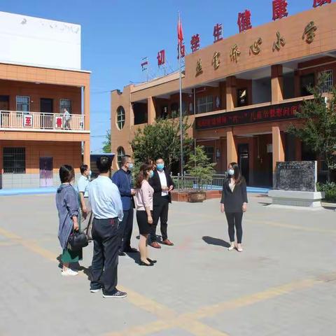 区政协副主席赵生秀到湫洼小学慰问留守儿童