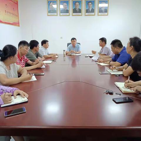 县委常委、办公室主任魏志凌到棘针寨镇调度信访稳定工作并走访贫困户