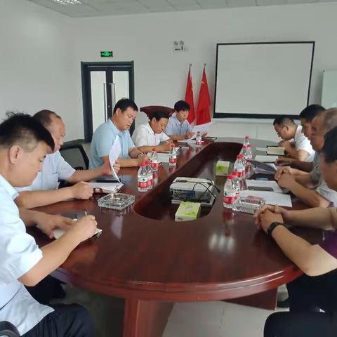 县委常委、办公室主任魏志凌主持召开宗申高端农机制造产业指挥部全体会议