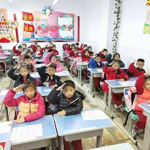 一年八班“光荣少先队”主题班会