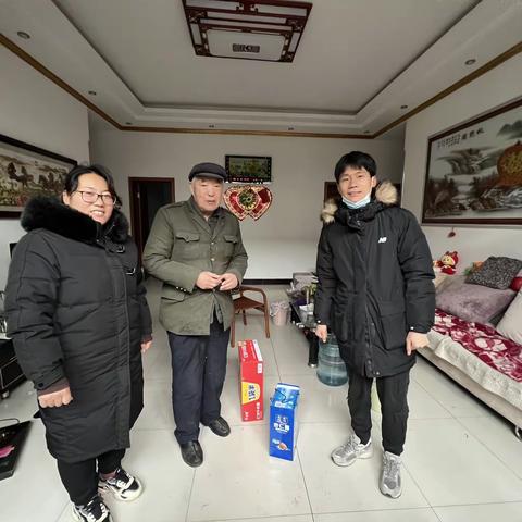 【洞沟村】两委干部及好青年春节慰问老党员