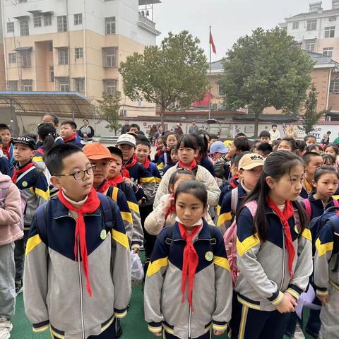 黄泥头小学四一班三清山神仙谷+奉献园一日研学