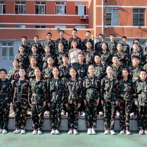 军训，助力我们青春闪耀 ——华育外国语实验学校•2025届十三班