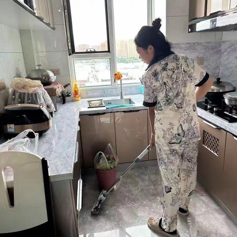 “劳动是最美的源泉”—2103班
