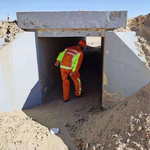 节前安全大检查 拧紧公路安全阀