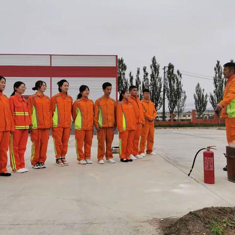 青海省大柴旦公路段积极开展消防安全演练