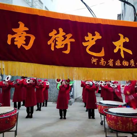 南街排鼓恭贺:新郎陈帅毅先生，，新娘钱梦婷女士新婚大喜