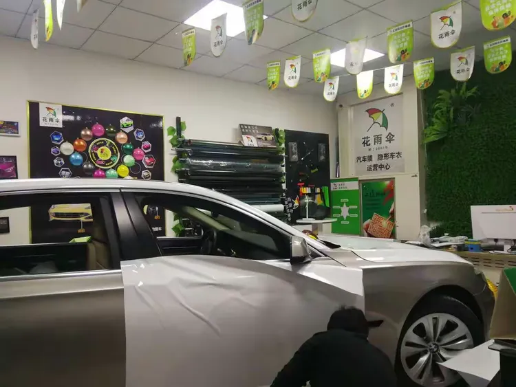 花雨伞贴膜招收全国贴膜学员,可学习汽车膜系列 隐形车衣系列 家居