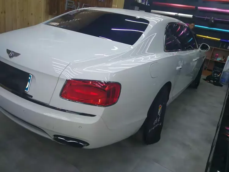 花雨伞贴膜招收全国贴膜学员,可学习汽车膜系列 隐形车衣系列 家居