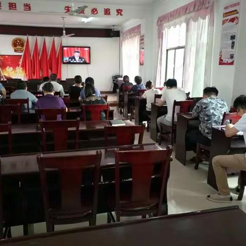 里塔镇党委组织全镇各支部党员集中收听收看纪念马克思诞辰200周年大会