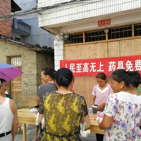 里塔镇开展关爱妇女健康义诊活动暨计生药具免费发放宣传活动