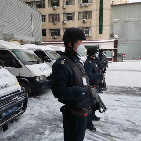 齐心协力战冰雪