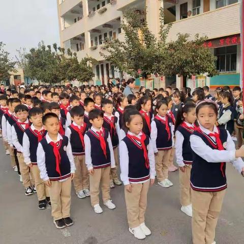 小小少年  英姿勃发