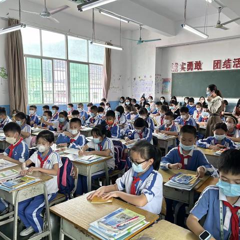 听课评课，引领成长——弘文学校小学数学组教研活动