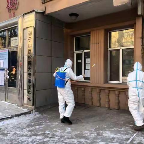 区民政局对养老机构及殡葬行业外围环境进行消杀工作