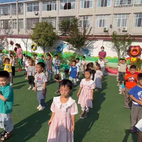 《我和我的祖国🇨🇳》中二班宝贝们的快乐一周👦👧