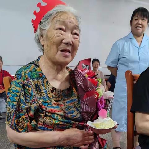 六月集体生日宴，如期而至。