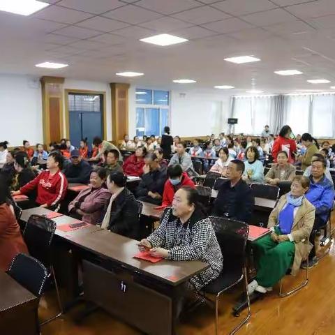 “老少”共话爱国情 薪火相传跟党走