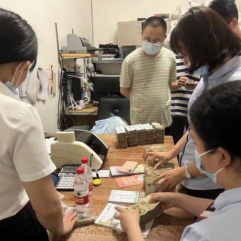 湖北银行当阳支行开展送服务进企业，上门收残币送零币