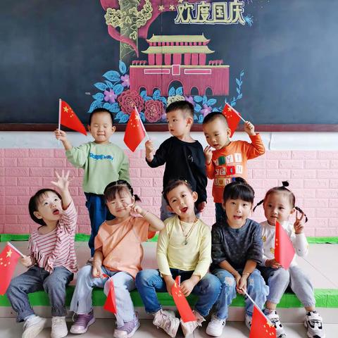 东宽亭幼儿园小班 喜迎国庆！