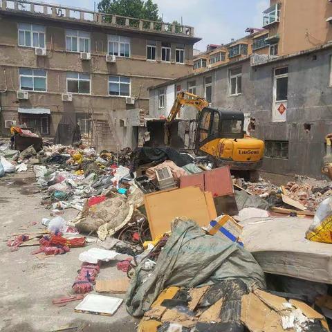 拆除私搭乱建，整合辖区资源，从废品收购站到大型停车场的脱变。