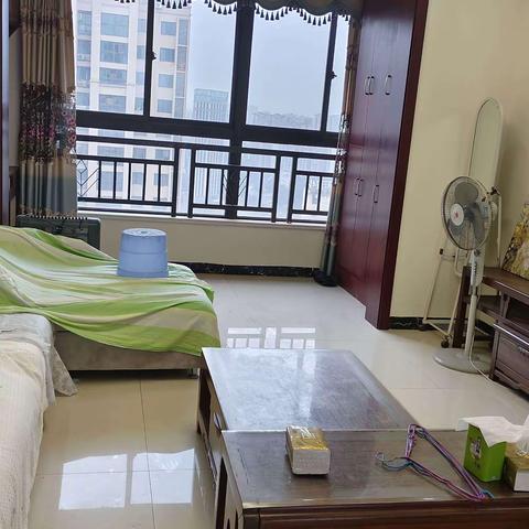 🎉出租🎄凯旋广场 14800/年 精装 2/2/1中高楼层 家具 家电齐全 空调2台 看房热钱664703