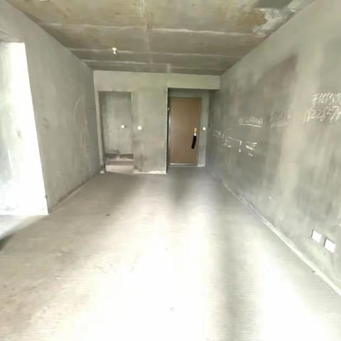 ❤️合景•领峰血亏甩卖产权89,2梯4户，竖厅3/2/2，58.8万，新证。看房664703