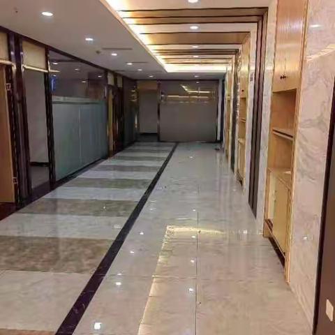 出租:银鹏旁新尚广场写字楼，280平，75000元/年，拎包入住，热线664703