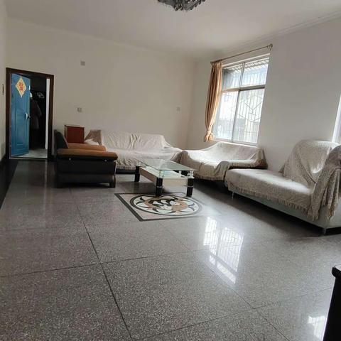 出租:雕像步行街5楼，3/2/1，一台空调，9000元/年，热线664703