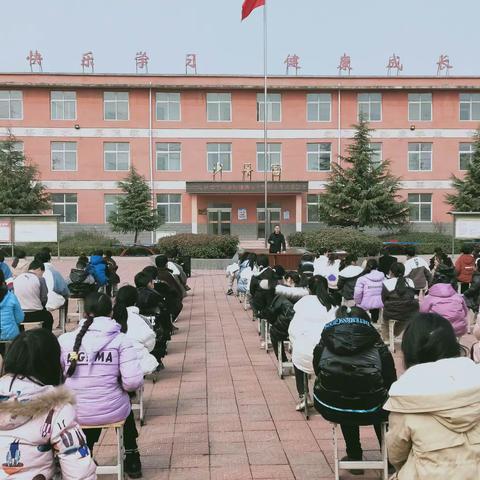 洪阳镇德厚小学:   赛讲促成长 教学展风采