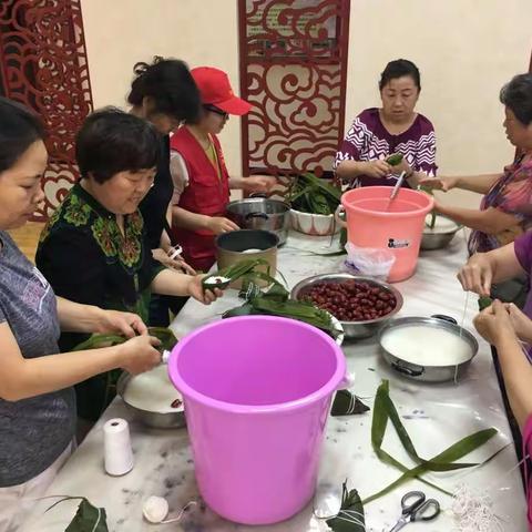 东里街道恒大社区开展“浓浓端午情，相亲相爱一家人”包棕子庆端午活动