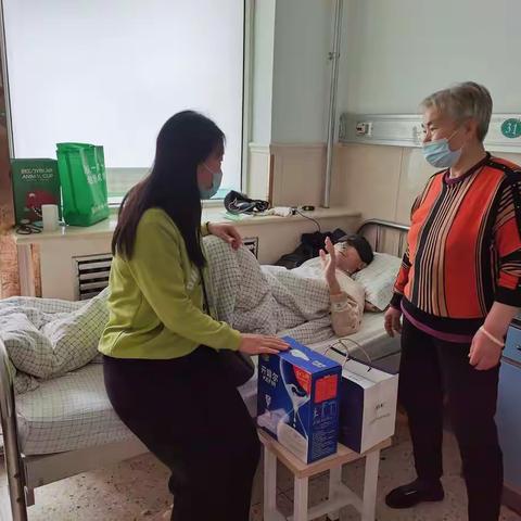 东里街道计生协组织开展“关爱计生特殊家庭”母亲节慰问活动