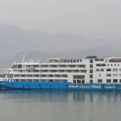 让长江撑起我们的胸怀