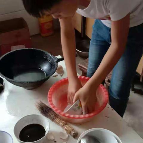 西吕营镇南河马小学五年级一班德育系列