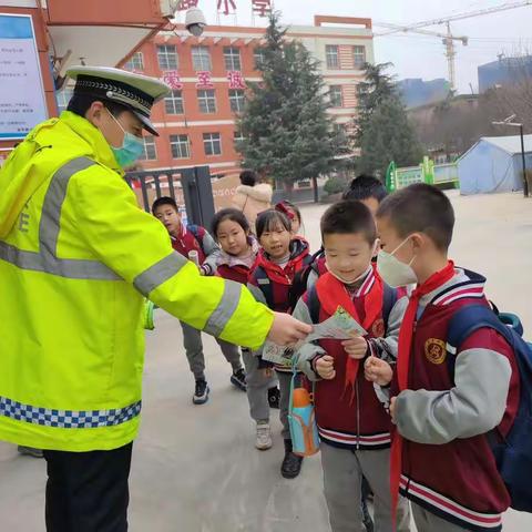 金台交警走进宝平路小学开展交通安全宣传
