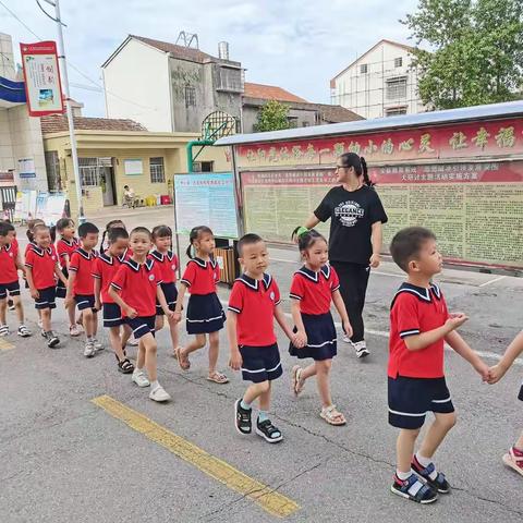 走进小学，感悟成长——小天才幼儿园参观小学活动